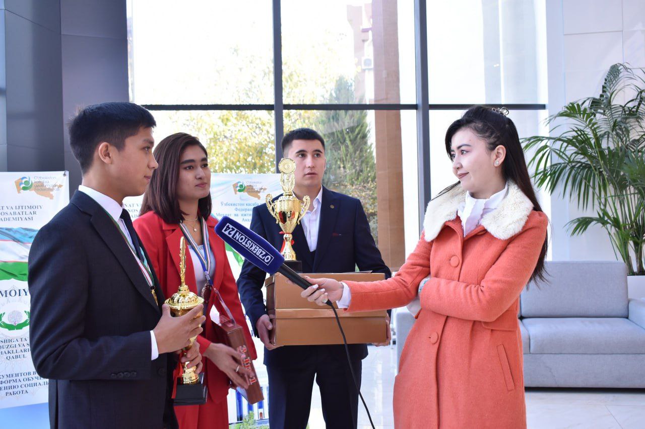 Akademiya talabalari va binosi